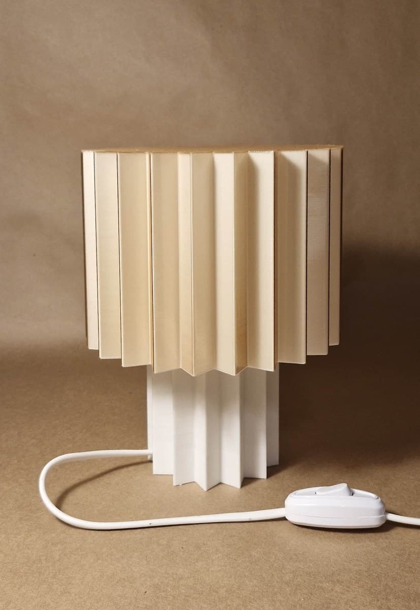 Pliseli Modern Masa Lambası (E14) – 3D Baskı – 3D baskı PLA